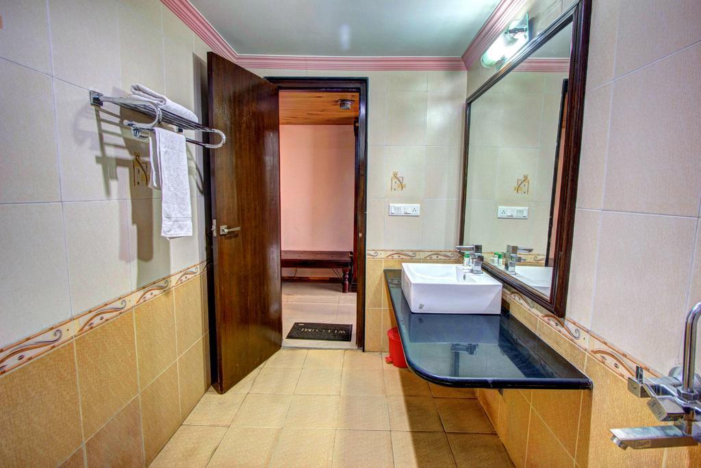 Hotel The Himachal Inn Манали Экстерьер фото